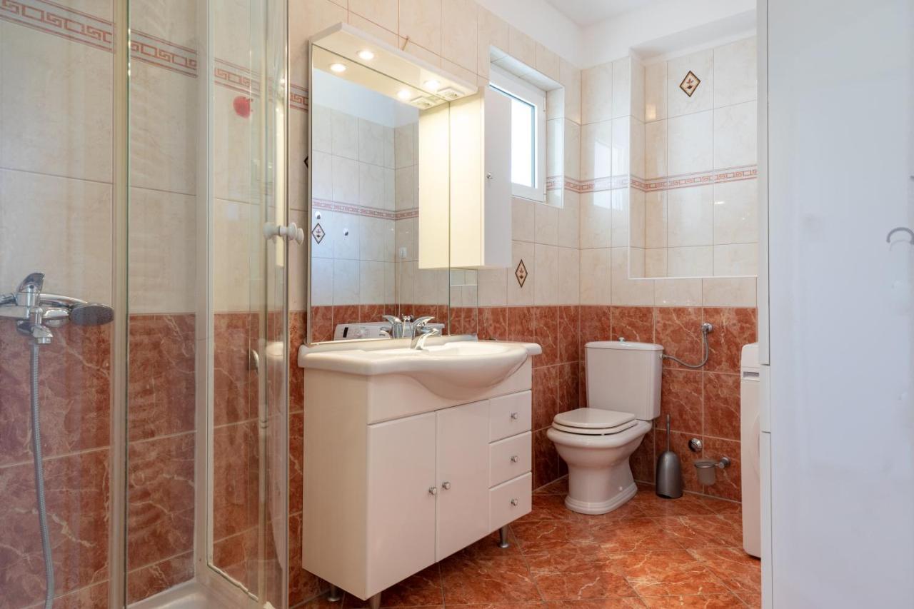 Cozy 1-Bedroom Apartment Near The Center Of Трогир Экстерьер фото