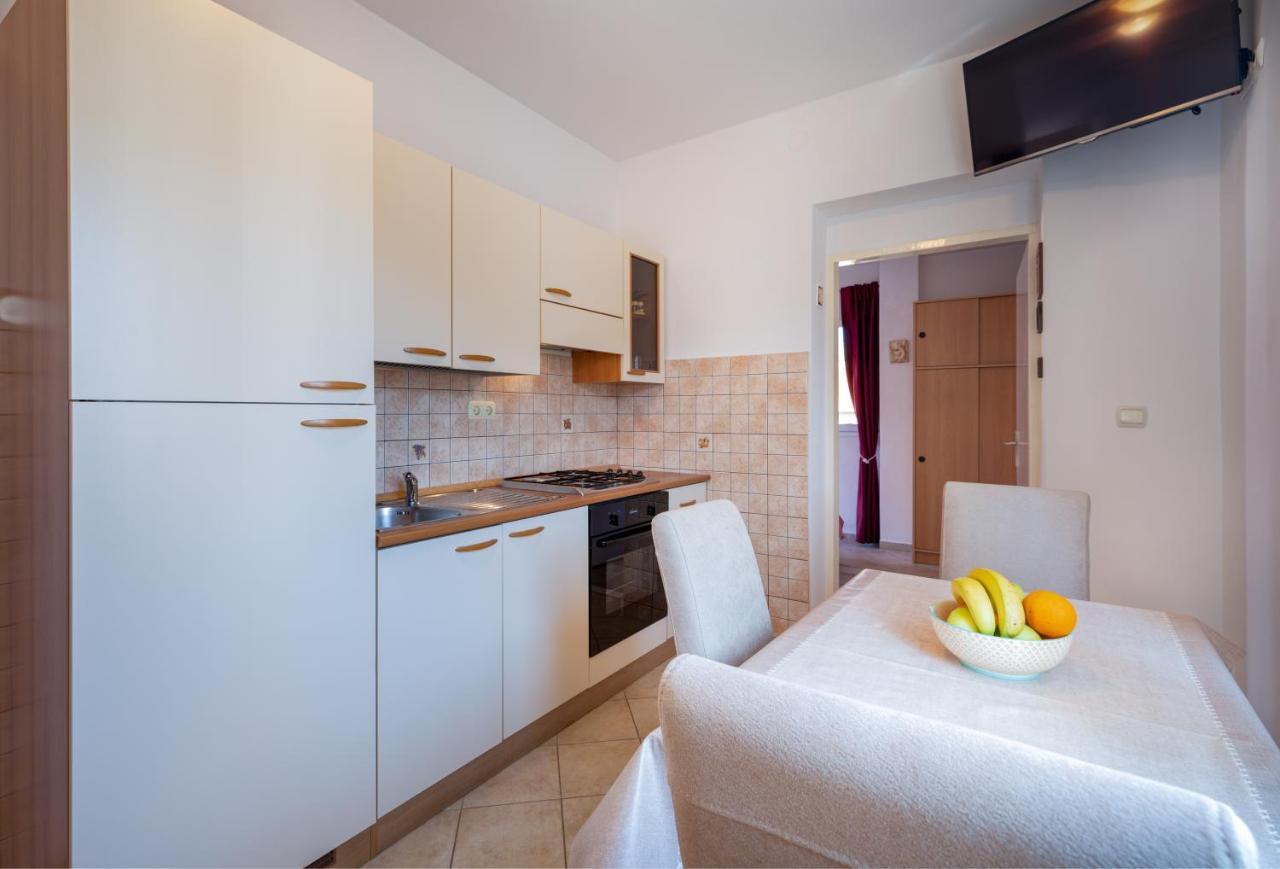 Cozy 1-Bedroom Apartment Near The Center Of Трогир Экстерьер фото