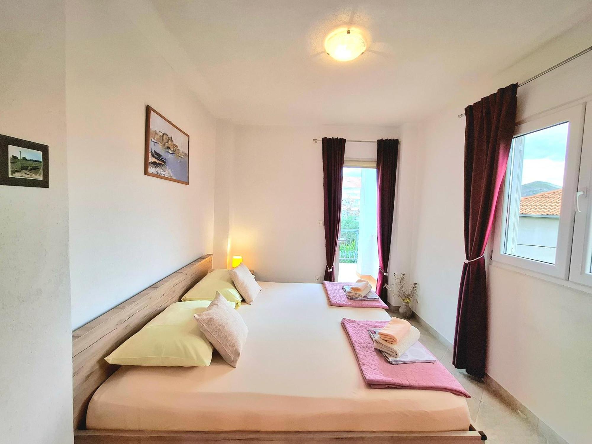 Cozy 1-Bedroom Apartment Near The Center Of Трогир Экстерьер фото